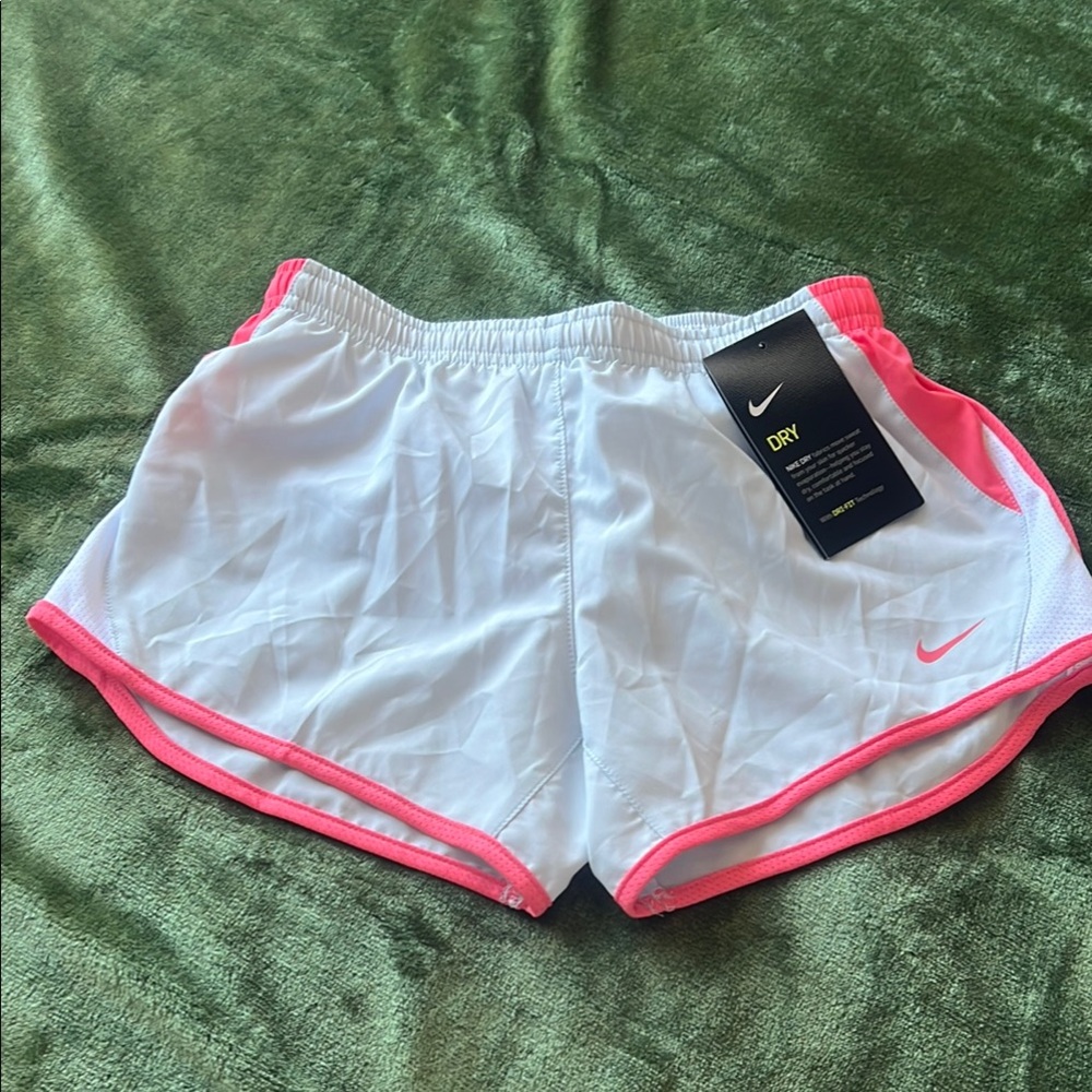 Nike  girl’s White Shorts with Pink Trim Athletic Running Shorts new Sz small